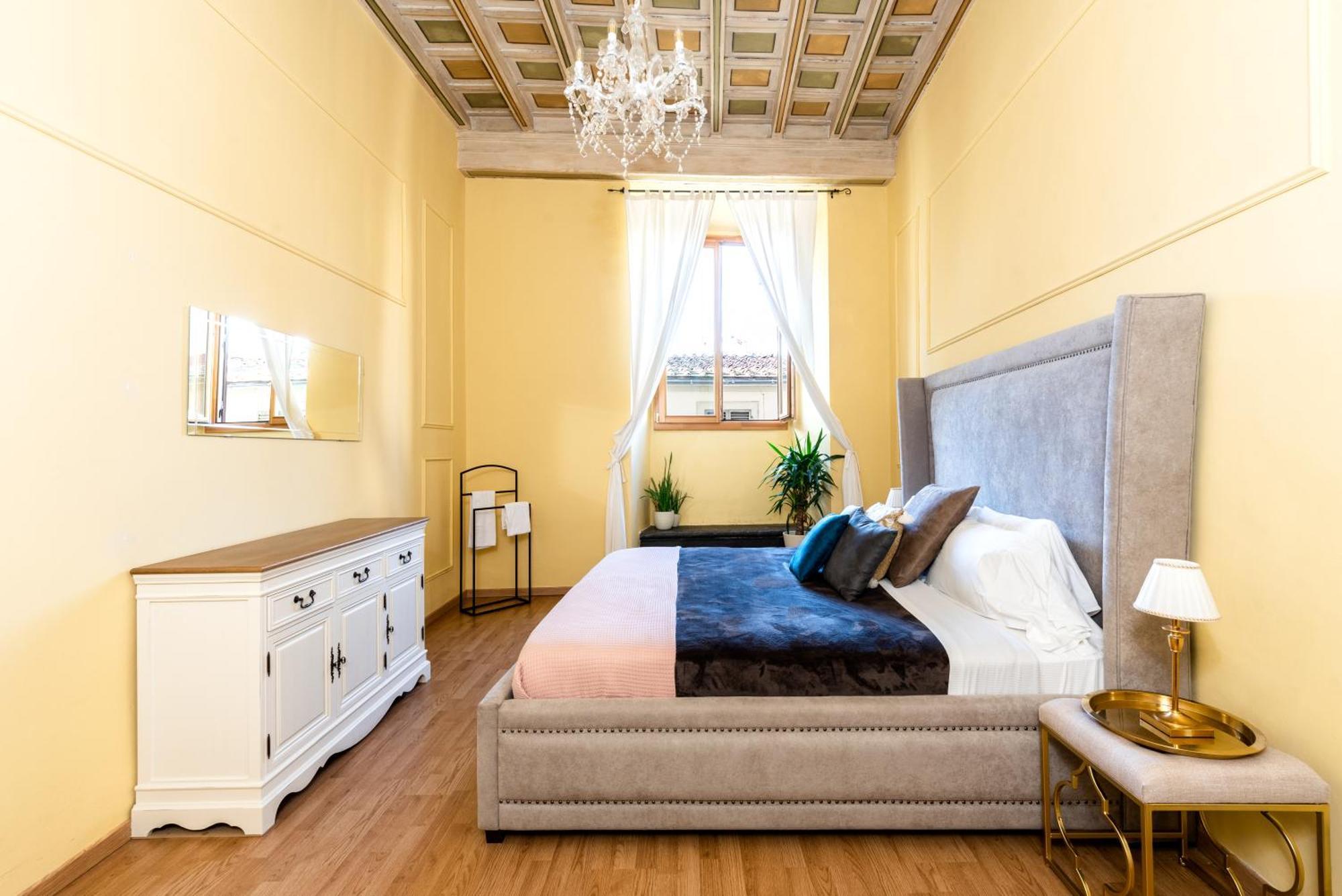 Historic Center Palace - Huge 4 Bedrooms Santa Croce Apartment - By Likehomeflorence Ngoại thất bức ảnh