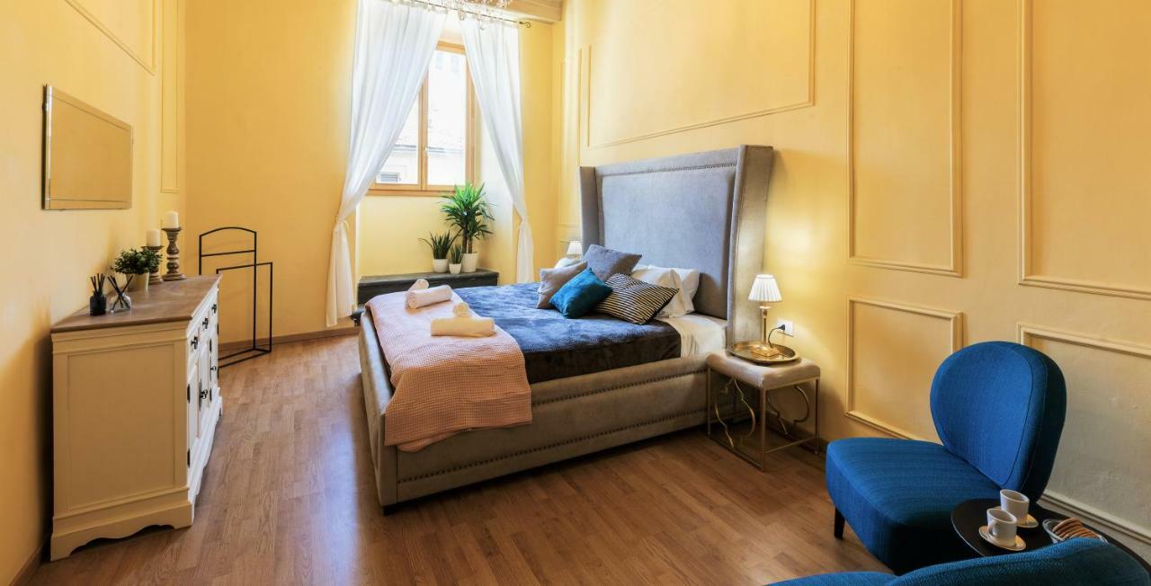 Historic Center Palace - Huge 4 Bedrooms Santa Croce Apartment - By Likehomeflorence Ngoại thất bức ảnh