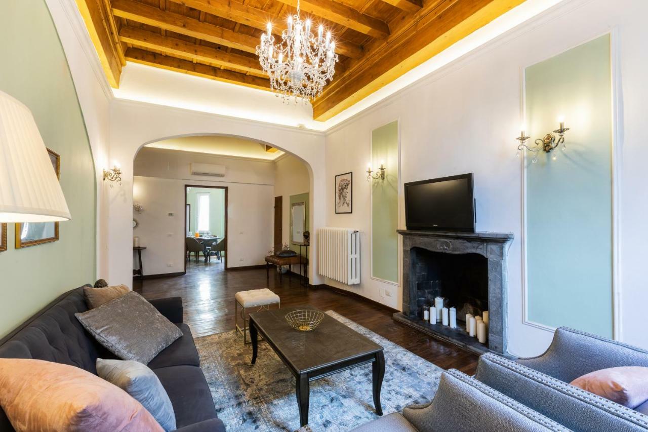 Historic Center Palace - Huge 4 Bedrooms Santa Croce Apartment - By Likehomeflorence Ngoại thất bức ảnh