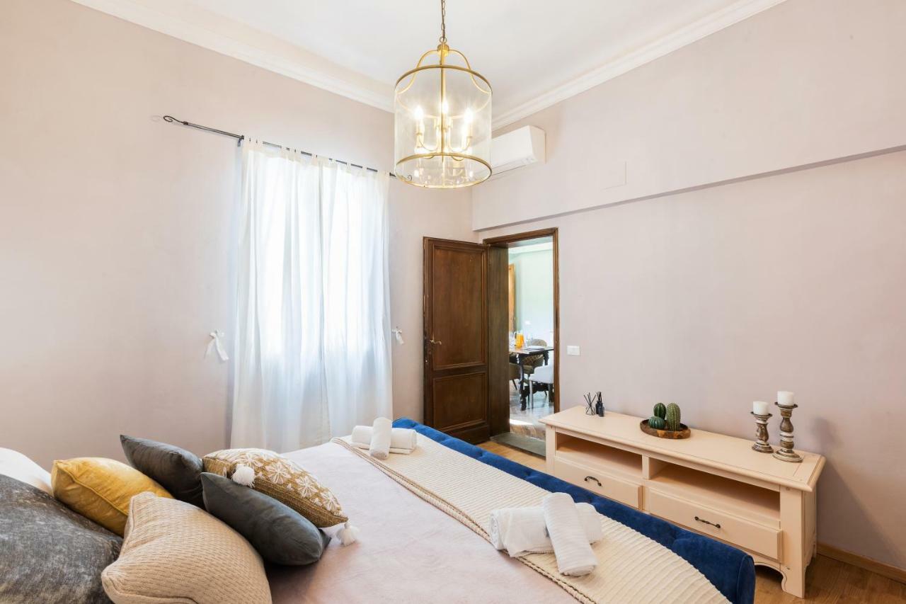Historic Center Palace - Huge 4 Bedrooms Santa Croce Apartment - By Likehomeflorence Ngoại thất bức ảnh