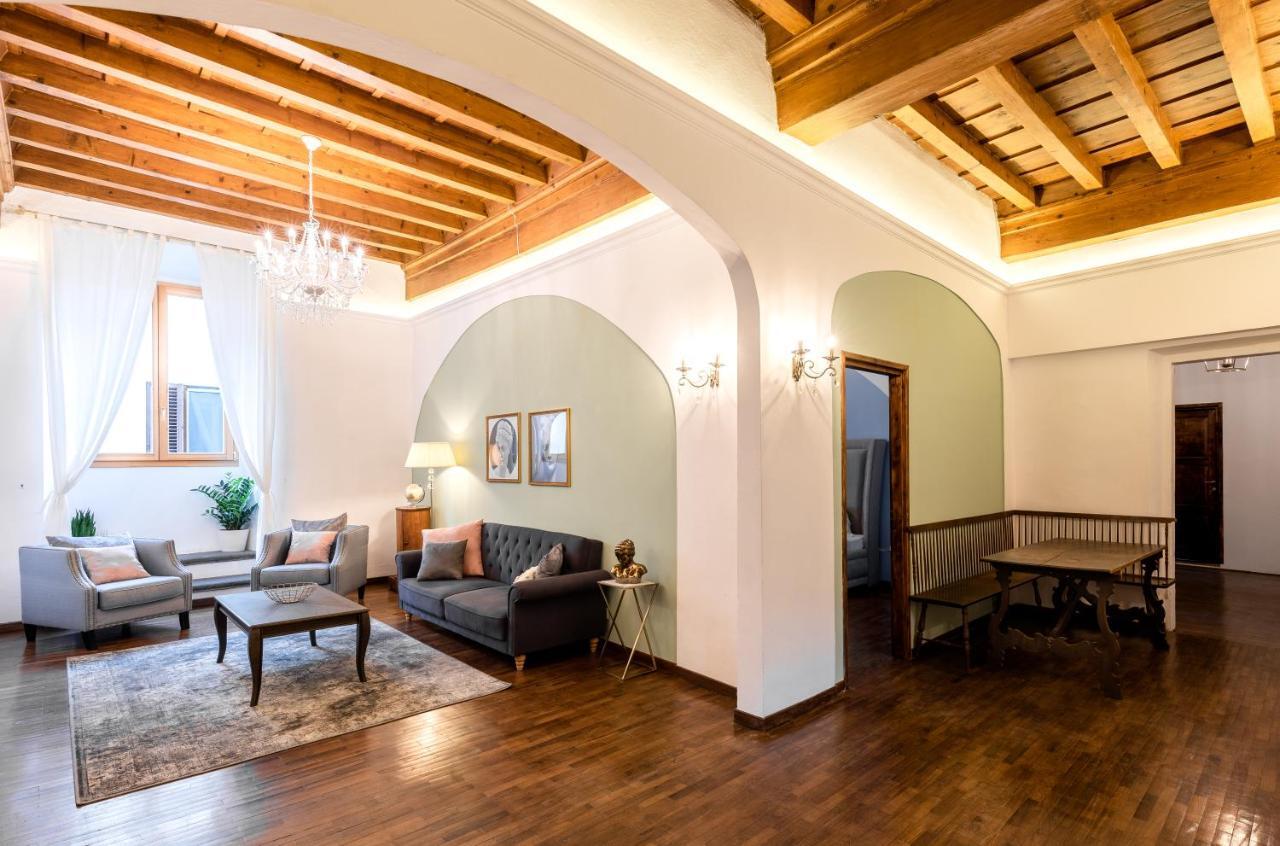 Historic Center Palace - Huge 4 Bedrooms Santa Croce Apartment - By Likehomeflorence Ngoại thất bức ảnh