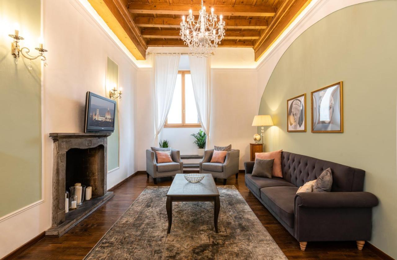 Historic Center Palace - Huge 4 Bedrooms Santa Croce Apartment - By Likehomeflorence Ngoại thất bức ảnh