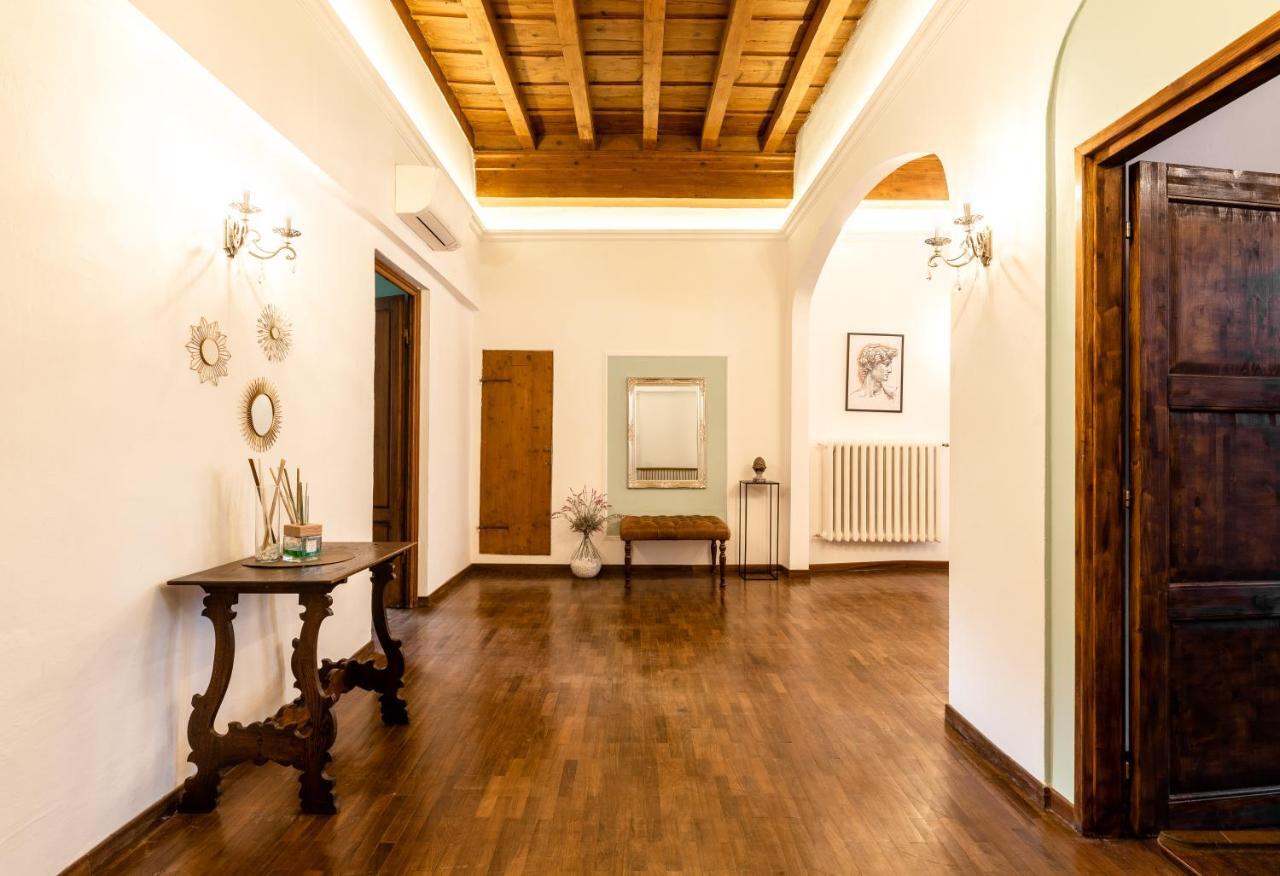 Historic Center Palace - Huge 4 Bedrooms Santa Croce Apartment - By Likehomeflorence Ngoại thất bức ảnh